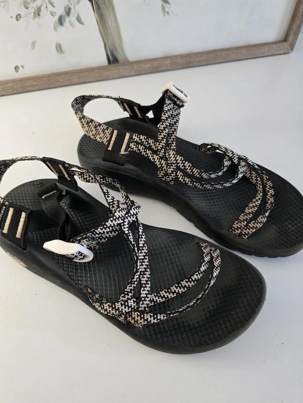 Women’s Chacos Black White Size 10